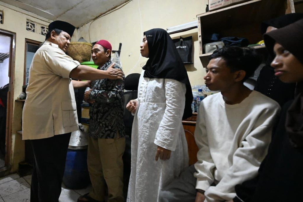 Datangi Keluarga Ojek Tewas Dilindas Baraccuda Brimob, Prabowo Sampaikan Dukacita