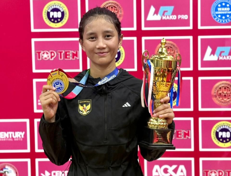 Polwan Polda Sumut Bripda Aprilia Lumbantungkup Juara Kickboxing World Cup 2025