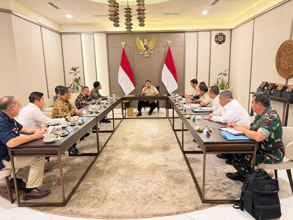 Pimpin Rapat Khusus Sebelum Bertolak ke Australia, Prabowo Tekankan Pengelolaan Keuangan Negara