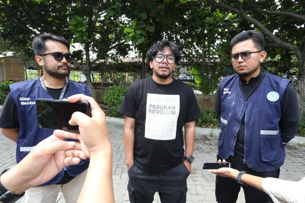 Bawa 2,6 Ton Bantuan Logistik Bencana Sumatera, Ferry Irwandi Fokus Daerah Terisolasi