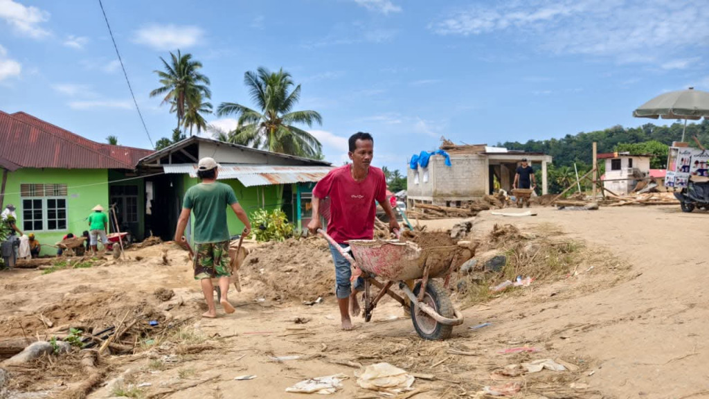 Tak Teridentifikasi, 24 Korban Bencana di Sumbar Dimakamkan Massal