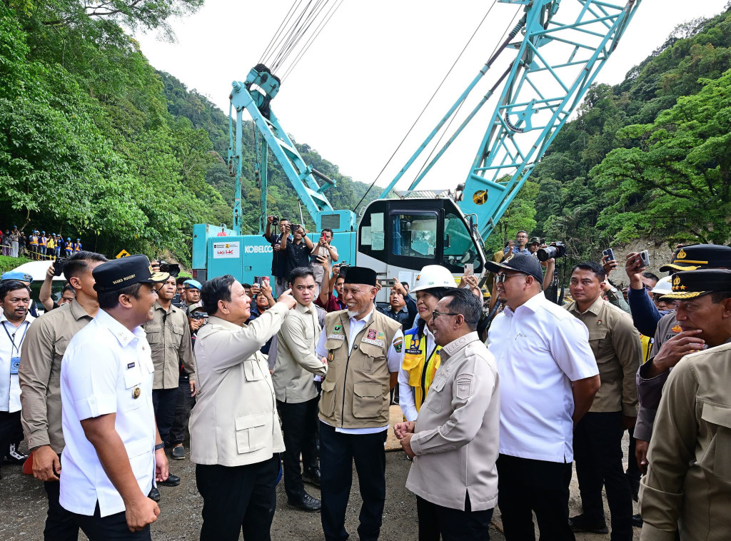 Presiden Prabowo Dorong Percepatan Pemulihan Hunian dan Infrastruktur 3 Daerah Terdampak di Sumbar
