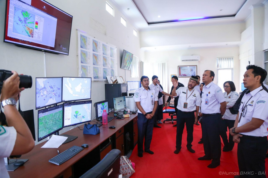 Dukung Mudik Lebaran 2026, BMKG Ingatkan 4 Daerah Potensi Hujan Deras