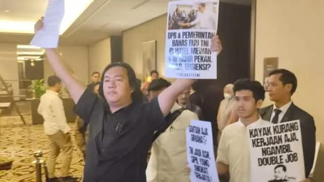 Wakil Koordinator Kontras Andrie Yunus Disiram Air Keras OTK Usai Podcast Remiliterisme