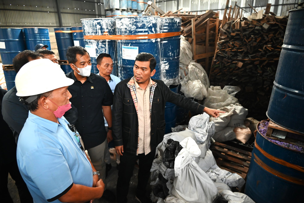 Diduga Pelanggaran Serius, DPR RI Desak Kemen LH Investigasi Pelanggaran PT Universal Glove di Medan - Gudang Disegel