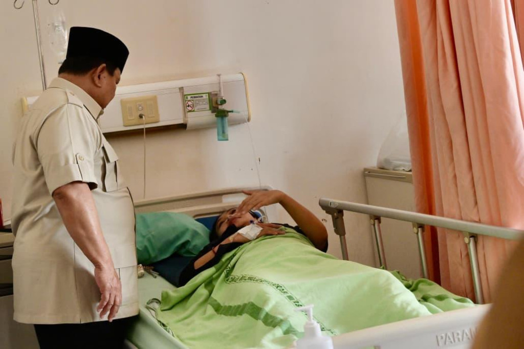 Prabowo Jenguk Korban Tabrakan KRL - KA Argo Bromo Anggrek, Pastikan Investigasi