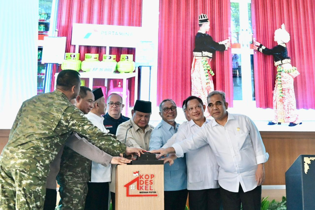 Prabowo Resmikan Operasionalisasi 1.061 Koperasi Merah Putih, Perkuat Ketahanan Pangan Nasional