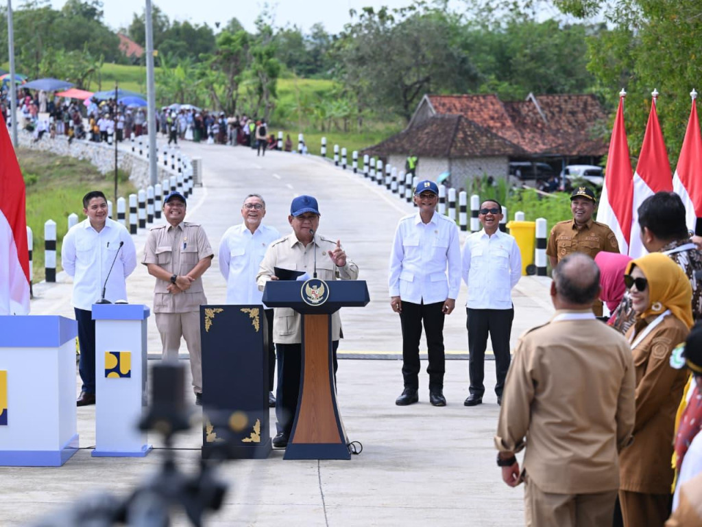 Resmikan 1.151 KM Jalan Daerah se-Indonesia, Prabowo: Fondasi Ketahanan Pangan dan Energi