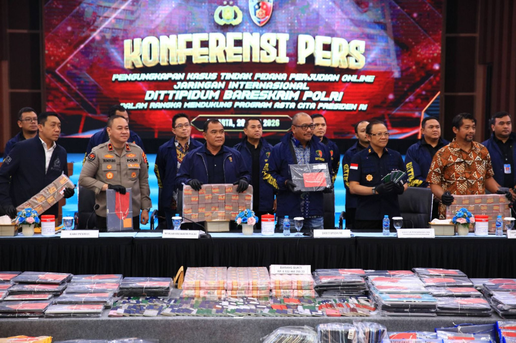 Buronan Interpol Beijing Ditangkap Saat Mendarat di Soetta, Kasus Online Scam Internasional