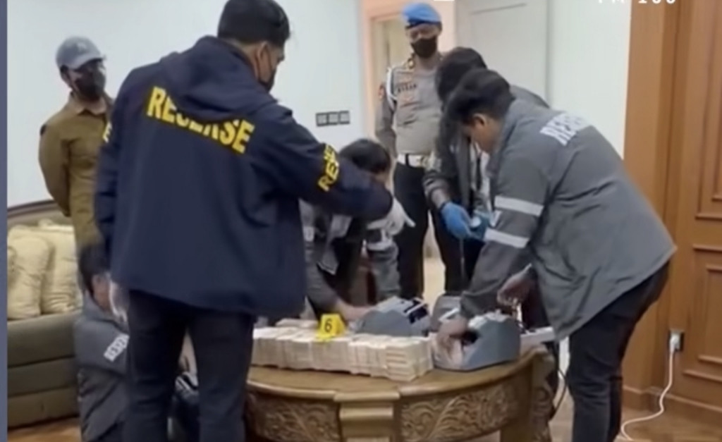 Diduga Hasil TTPU, Kortastipidkor Geledah Cafe de'CLAN - Barbuk Capai Rp60 Miliar