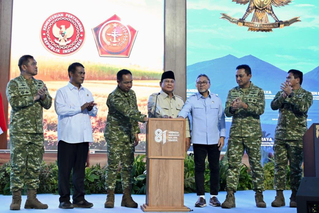 Demi Hapus Kemiskinan, Prabowo: Bila Perlu Anggaran Pertahan dan Polri Dikurangi