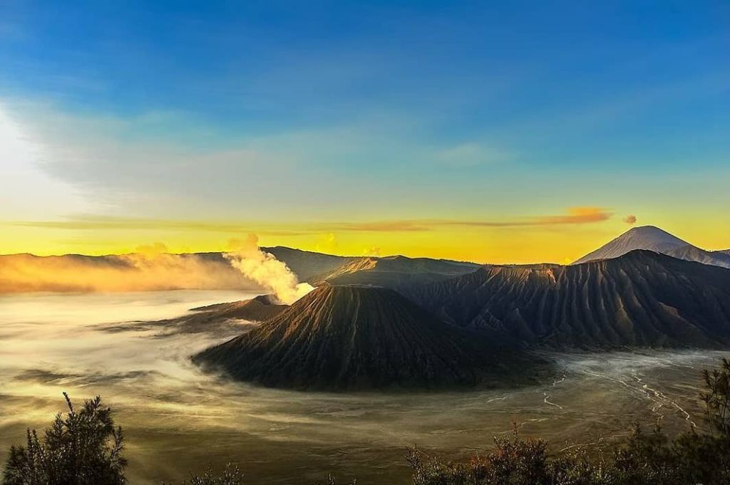 Bromo Diatas Awan