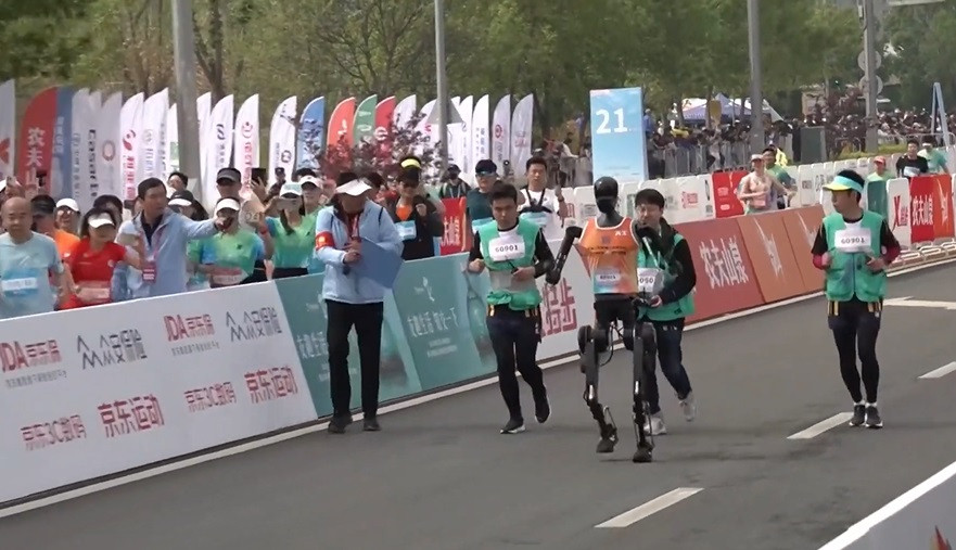 Tiangong Ultra Berhasil Selesaikan Setengah Maraton Robot Pertama di Dunia