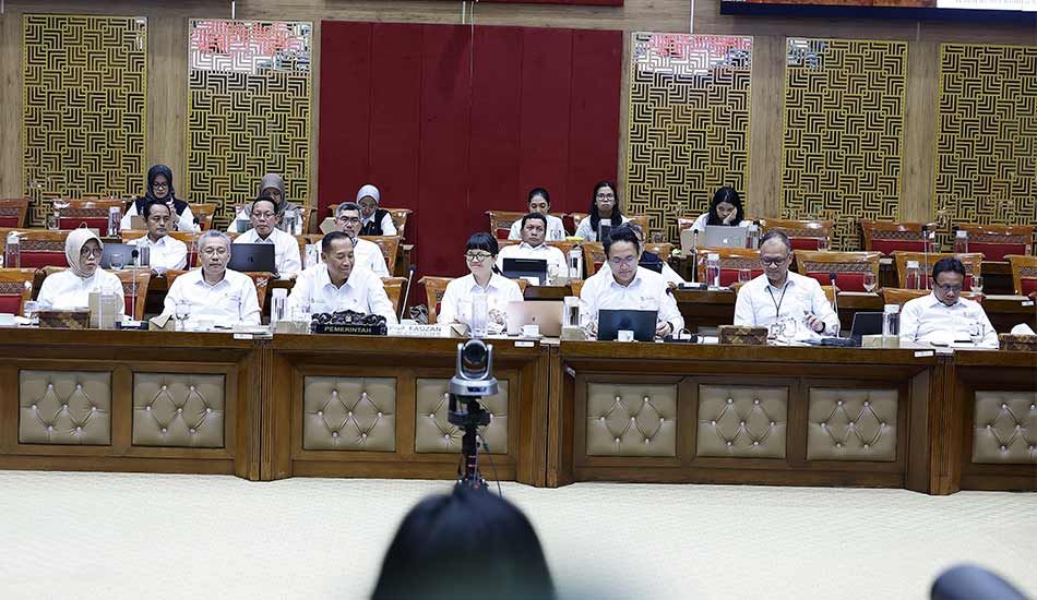 Kemdiktisaintek Bebaskan Uang Kuliah hingga 2 Semester Mahasiswa Terdampak Bencana Sumatera