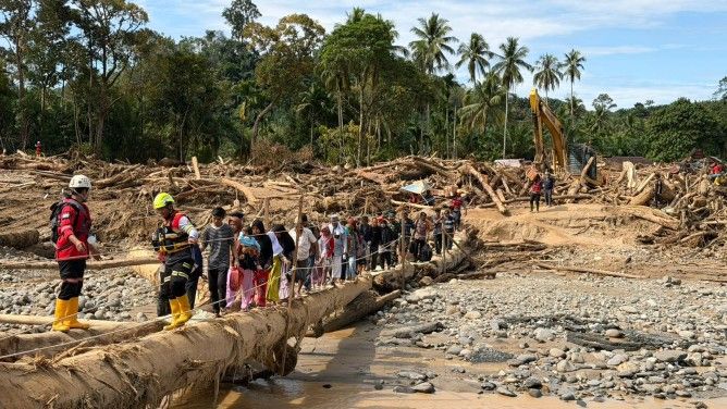Kemenhut Persilahkan Masyarakat Manfaatkan Pohon Terbawa Banjir dan Longsor untuk Pemulihan Bencana Sumatera